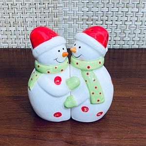 🌟HP🌟🎄VTG 1970s Hugging Snowmen Salt & Pepper Shaker